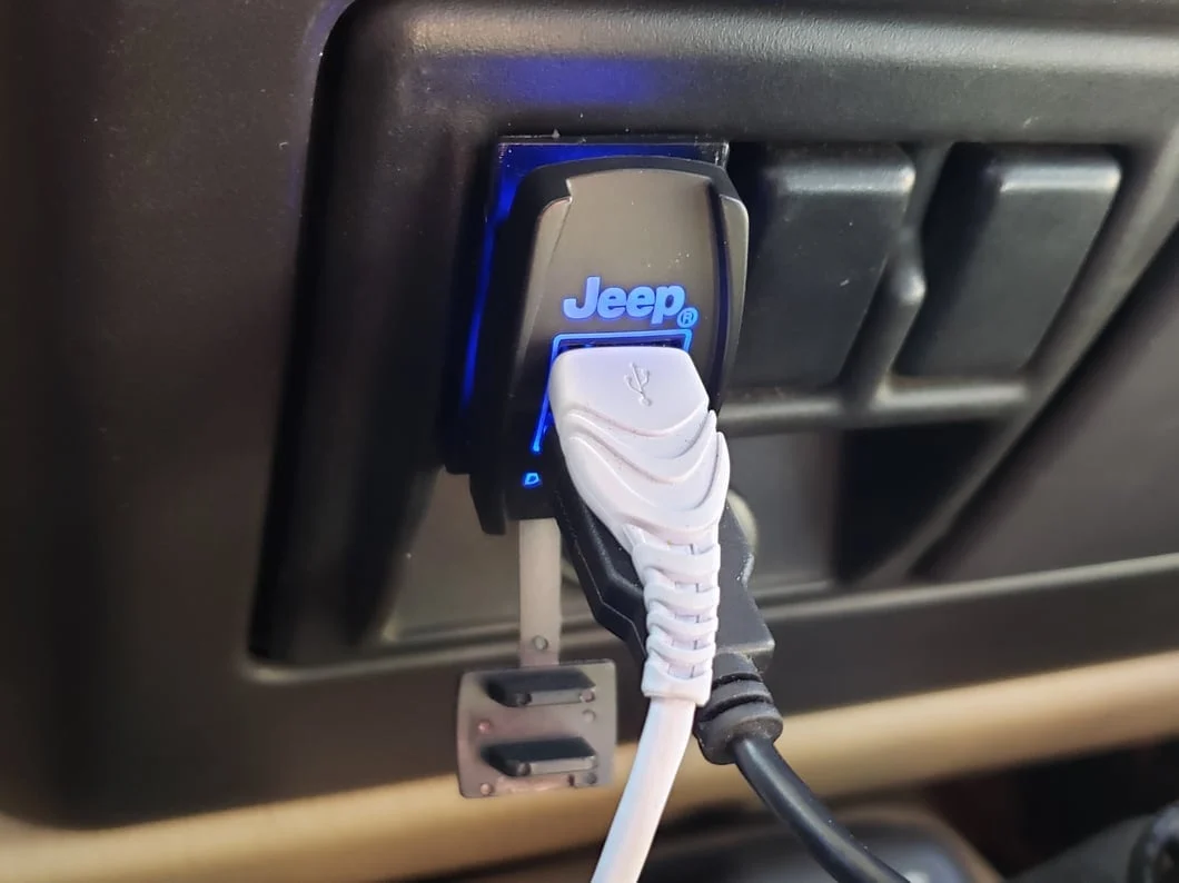 Jeep Licensed by RedRock Dual USB 4.2 AMP Fast-Charger Rocker Switch with Jeep Logo (97-18 Jeep Wrangler TJ & JK) - Image 11