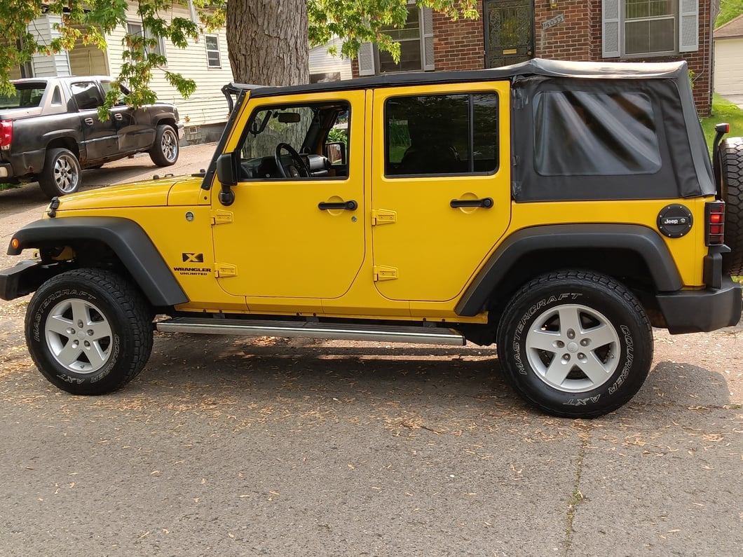 Jeep Licensed by RedRock Locking Fuel Door with Printed Jeep Logo (07-18 Jeep Wrangler JK) - Image 15