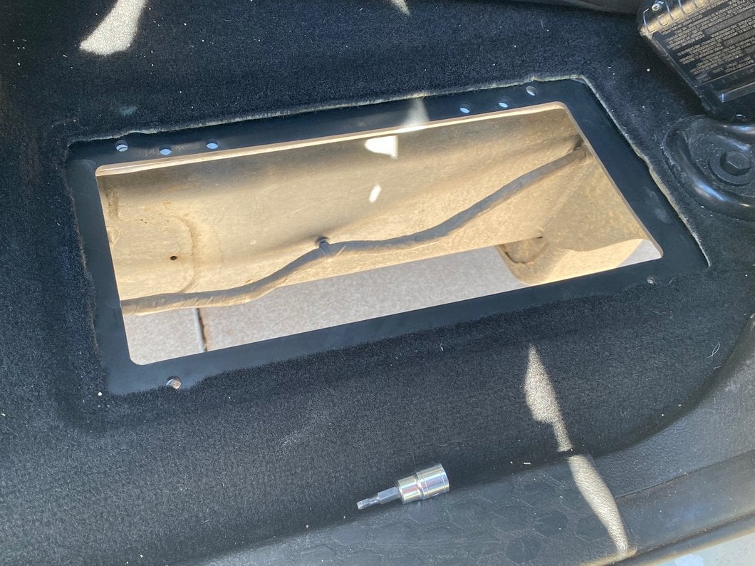 RedRock Locking Floor Storage Box (09-18 RAM 1500 Crew Cab) - Image 14