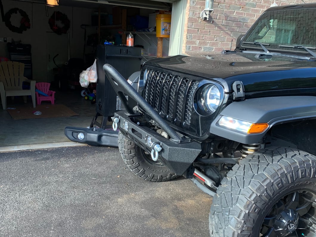 RedRock Stubby Winch Front Bumper with LED Lights and Stinger Bar (20-25 Jeep Gladiator JT) - Image 15