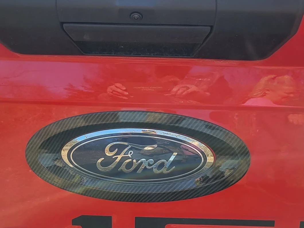 RedRock Tailgate Emblem Trim; Carbon Fiber (21-25 F-150) - Image 10